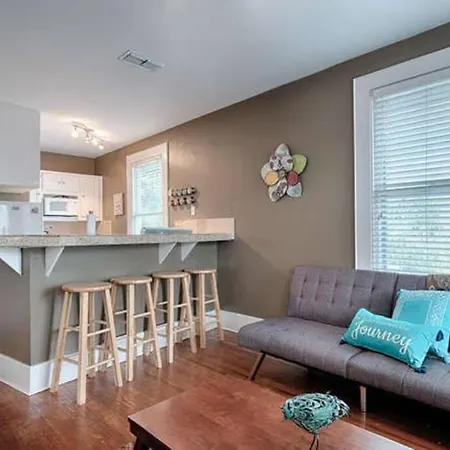 Near 6Th St Downtown Austin,Sleeps 4, Min From Acl,Sxsw, Zilker Apartment